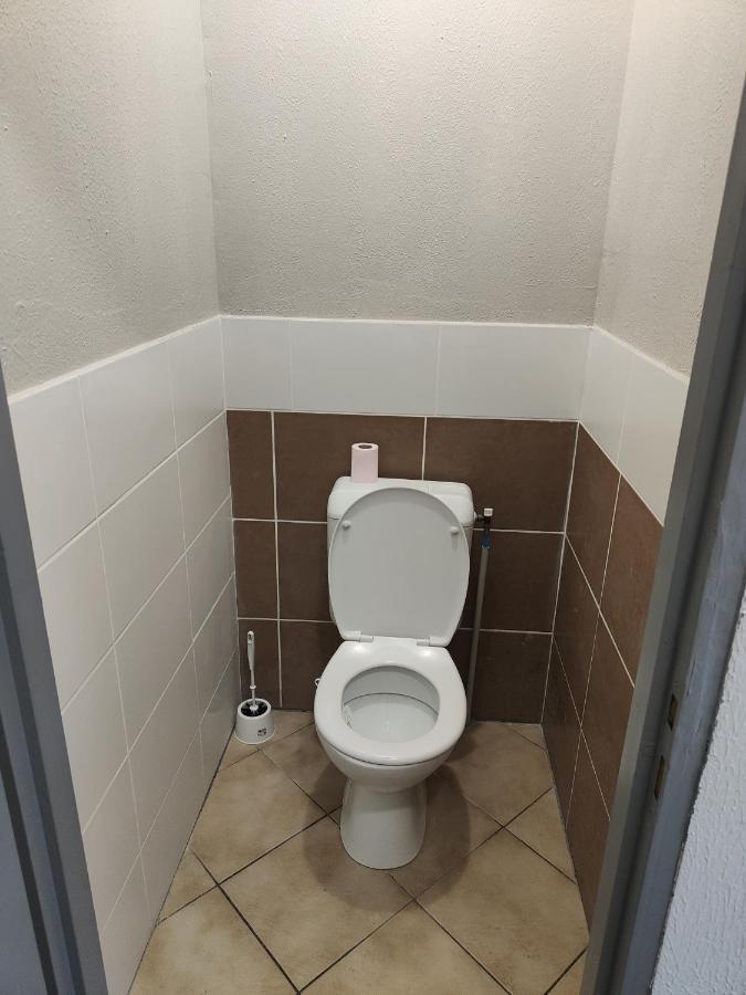 Hotel Les 4 Chenes Pontault-Combault Kültér fotó